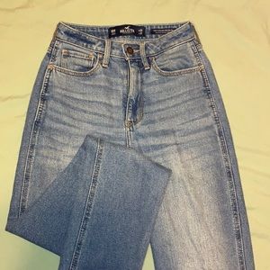 ✨lightly worn✨ Hollister vintage mom jeans!!